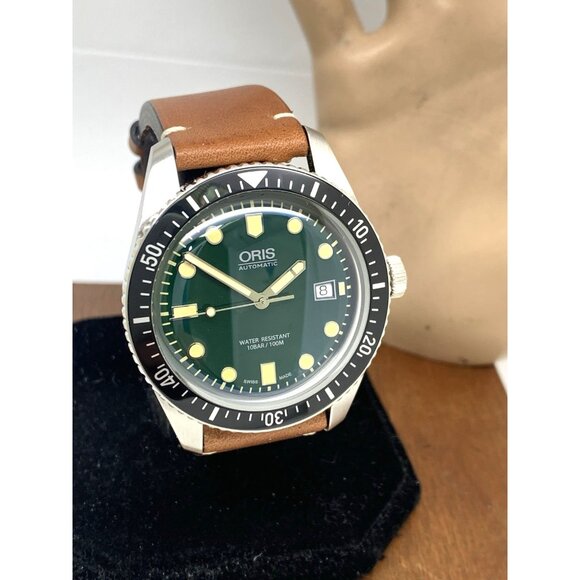 Oris Men's Watch 7720 Divers Sixty-Five Swiss Automatic Green Dial Brown Leather - Picture 14 of 15